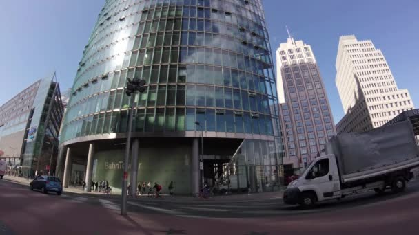 Time lapse : La circulation et les touristes à Potsdamer Platz à Berlin, Allemagne — Video
