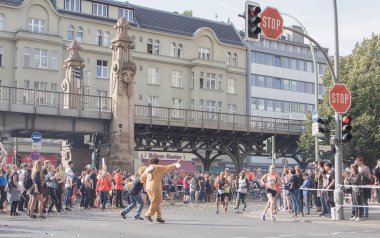 Seyirci ve Berlin Maratonu 2016, koşucu