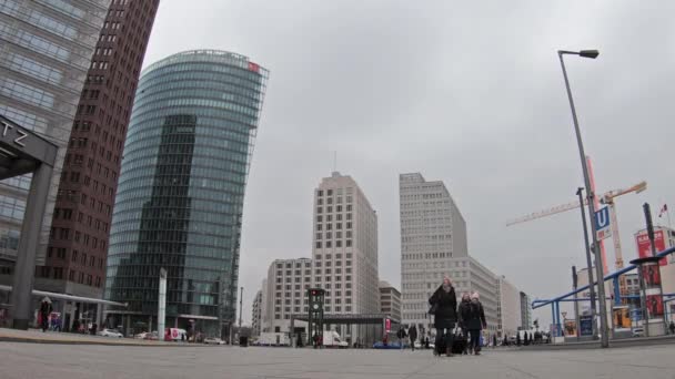 时差: 柏林著名波茨坦广场的人和交通 — 图库视频影像