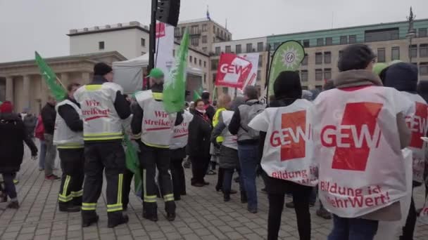 Wykazanie obecności niemieckich związków zawodowych Verdi, Gew, PKB w Berlin, Niemcy — Wideo stockowe