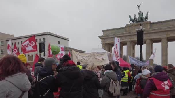 Manifestación de los sindicatos alemanes Verdi, GEW, GdP En Berlín, Alemania — Vídeo de stock