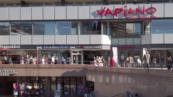 冬季在柏林布莱茨谢德普茨的欧甲中心购物中心, 潘射击 — 图库视频影像
