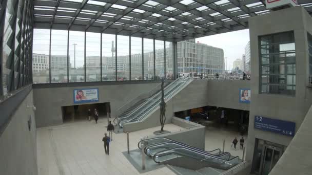 Timelapse: People And Traffic at Potsdamer Platz Metro Station in Berlin — стоковое видео