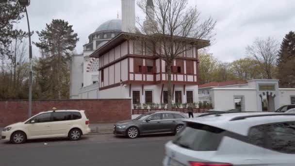 Sehitlik-moskee in Berlijn, Duitsland in het voorjaar — Stockvideo