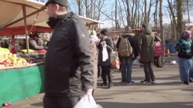 Tüccar ve alıcılar Türk Gıda Market Square, Berlin, Almanya