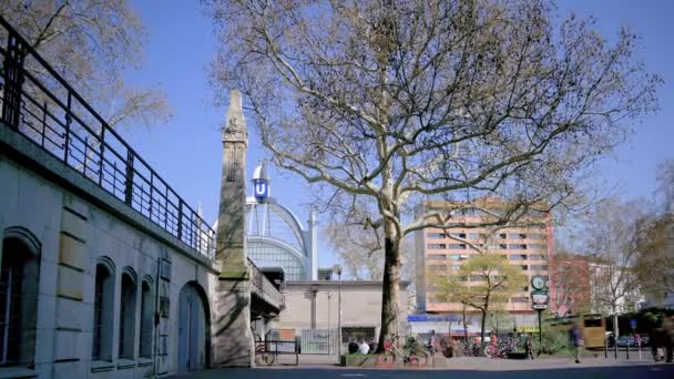 Time Lapse: Persone e traffico a Nollendorfplatz a Berlino, Germania — Video Stock