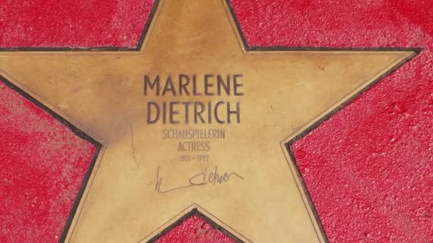 Gwiazda Marlene Dietrich w Boulevard der Stars, Walk of Fame w Berlinie — Wideo stockowe