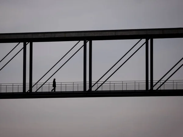 Silhouette of A Woman Walking On A Bridge — Stock Photo, Image