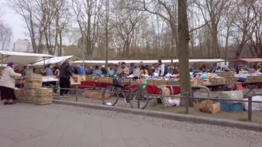 Tüccar ve alıcılar Türk Gıda Market Square, Berlin, Almanya