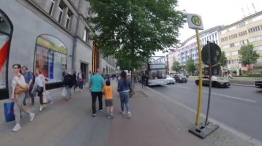Berlin'deki Kadewe Mağazası'nda Ünlü Kudamm Bulvarı'nda yürüyün, Almanya