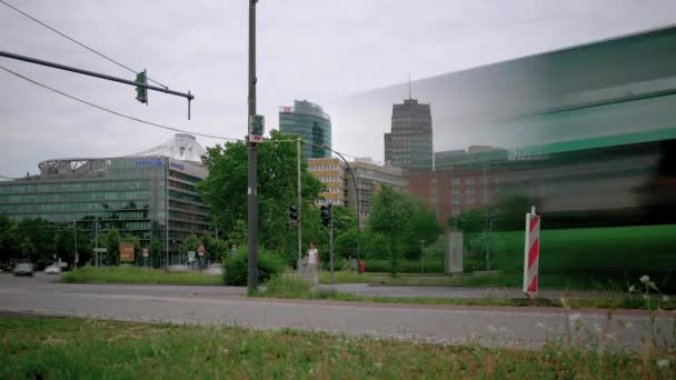 Time lapse : Trafic près de Potsdamer Platz à Berlin, Allemagne — Video