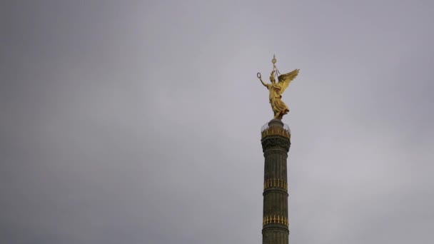 Time Lapse: Clouds At The Victory Column In Berlin, Germany — Stock Video