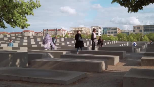 Memorial To The Murdered Jews of Europe Di Berlin, Jerman Pada musim panas — Stok Video