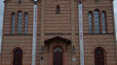 Neo-Romanesk St. Matthew Kilisesi Berlin, Almanya, Tilt Up Shot