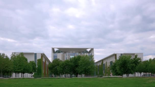 Timelapse: Traffic In Front of The Bundeskanzleramt In Berlin, Germany — Stock Video