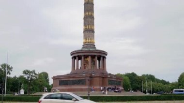 Berlin'de Zafer Sütunu, Yaz aylarında Almanya, Tilt Up Shot