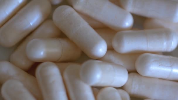 Macro close-up van roterende capsules, apotheek achtergrond — Stockvideo