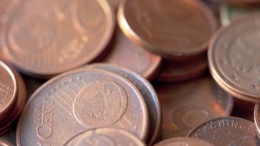 Dönen Bronz Euro Sikkelerin Yakın Çekim, Seçilen Odak