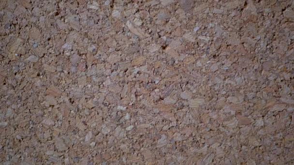 Gros plan d'un panneau de liège rotatif 