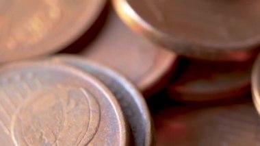 Dönen Bronz Euro Sikkelerin Yakın Çekim, Seçilen Odak, Bulanık Arka Plan