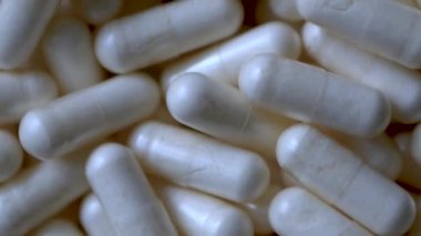 Dönen Kapsüllerin Yakın Çekim, Eczane Arka Planı, Uzaklaştırma