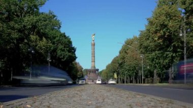 Zaman Atlamalı: Berlin'de Zafer Sütununda Trafik, Yaz aylarında Almanya