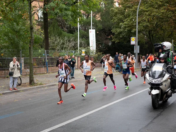 Gruppo Leader alla Maratona di Berlino 2019 con la vincitrice Kenenisa Bekele — Foto Stock