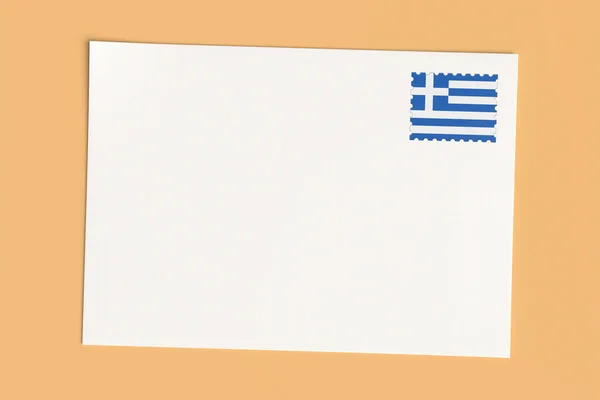 Carta o postal de Grecia: Tarjeta blanca en blanco con sello postal de bandera griega, ilustración 3d — Foto de Stock