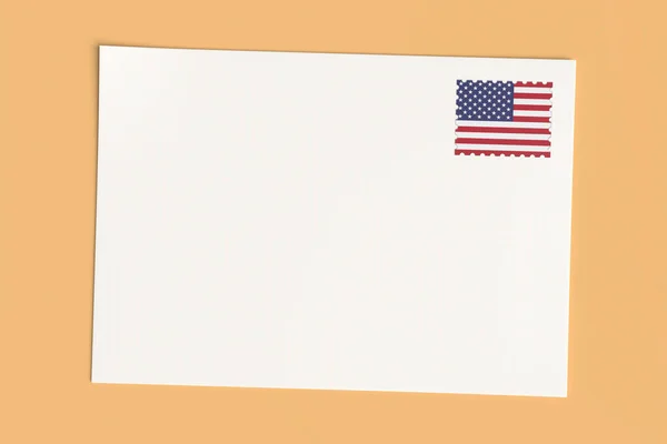 Brev eller vykort från USA: Blank White Card med Usa Flag Frimärke, 3D Illustration — Stockfoto