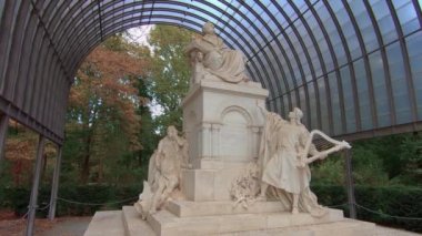 Berlin 'deki Tiergarten Park' taki Richard Wagner Anıtı, Pan Vuruldu
