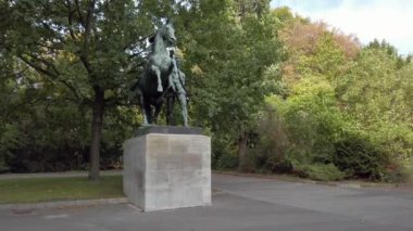 Berlin, Almanya 'daki Kamu Parkı' ndaki At terbiyecisi