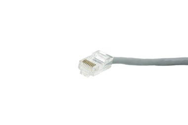Sekiz bakır iletkenli konektör rj-45'li Ethernet ağı gri kablosu beyaz arka plan üzerinde izole edilmiştir. Internet bağlantısı kavramı.