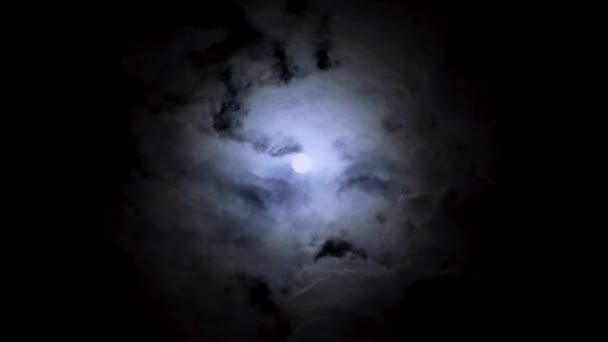 Романтическое Полнолуние Ночном Голубом Небе Облачный День Яркая Белая Луна — стоковое видео