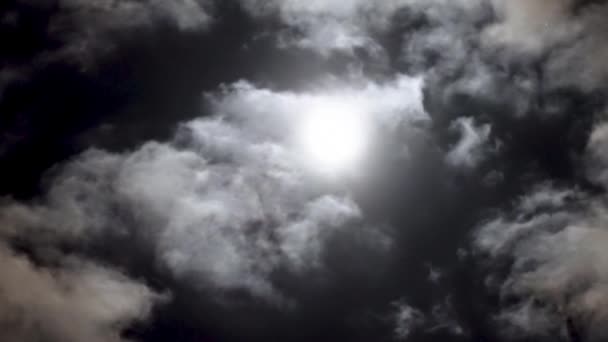 Dramatischer Mond Nachtblauen Himmel Bewölkten Tag Strahlend Weißer Mond Zwischen — Stockvideo