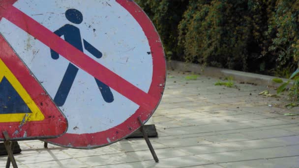 Sign Entry Crossed Man Tile Pedestrians Street Green Bushes Sunny — Stock Video