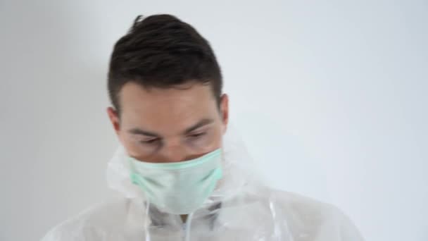 Médico Morena Bonito Especialista Doenças Infecciosas Terno Protetor Branco Máscara — Vídeo de Stock