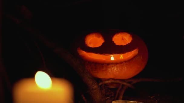 Halloween Dovolená Pozadí Jeden Vyřezávané Oranžové Dýně Ulici Usmívající Hlava — Stock video
