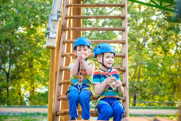 Twin Brothers Climbing Adventure Park Place Which Can Contain Wide — Stock Photo, Image