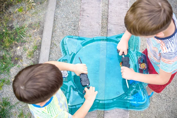 Beyblade Διασκέδαση Παιχνίδι Παιδί Παιδιά Σύγχρονη Κορυφή Ενεργοποιείται Από Ένα — Φωτογραφία Αρχείου