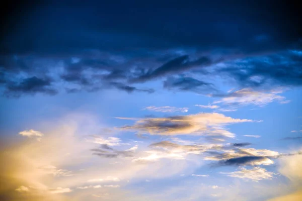 Belle Image Mixte Complexe Abstrait Des Nuages Sur Lac Parc — Photo