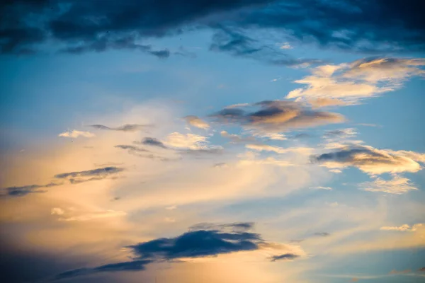 Belle Image Mixte Complexe Abstrait Des Nuages Sur Lac Parc — Photo