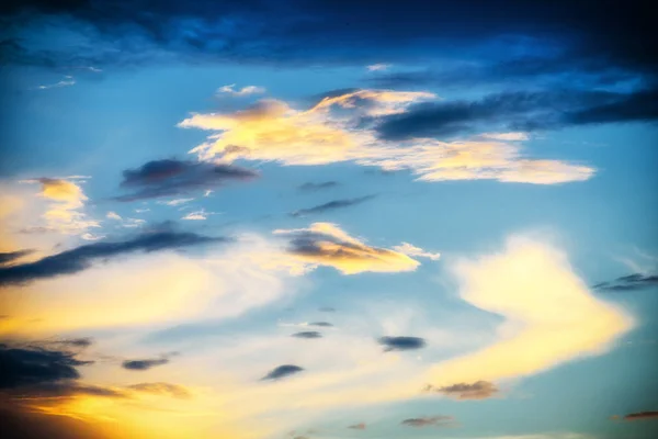 Belle Image Mixte Complexe Abstrait Des Nuages Sur Lac Parc — Photo