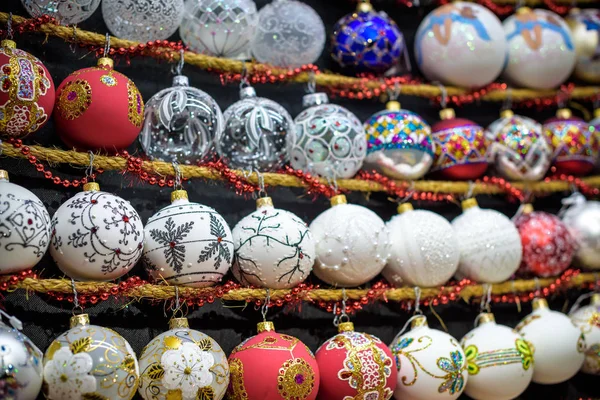 出現の市場の販売のためのクリスマスの装飾 装飾的なミニチュア都市住宅 ハンドメイド 新年のツリー図 — ストック写真