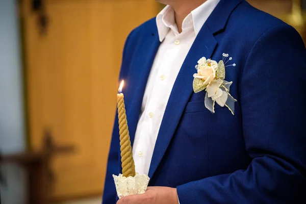 Gelin Damat Kilisedeki Tören Sırasında Taç Giyerler — Stok fotoğraf