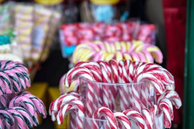 Noel pazarında geleneksel tatlılar. Avrupa 'da Noel Kutlaması