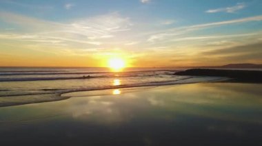Costa da Caparica, Lizbon, Portekiz Atlantik Okyanusu günbatımı