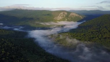 Karatash ridge Ural dağlarının havadan görünümü. Uçan uçak tarafından