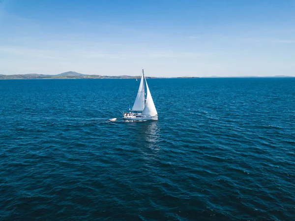 Sailing in the sea — Stock Photo, Image