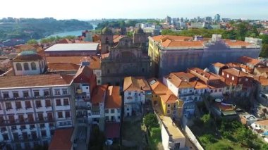 Ribeira - Porto, Portekiz eski şehrin havadan video görünümü. 2016 09