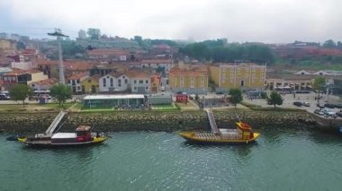 2016 09 Porto, Portekiz: Douro nehir ve tekne üzerinde bir uçtu